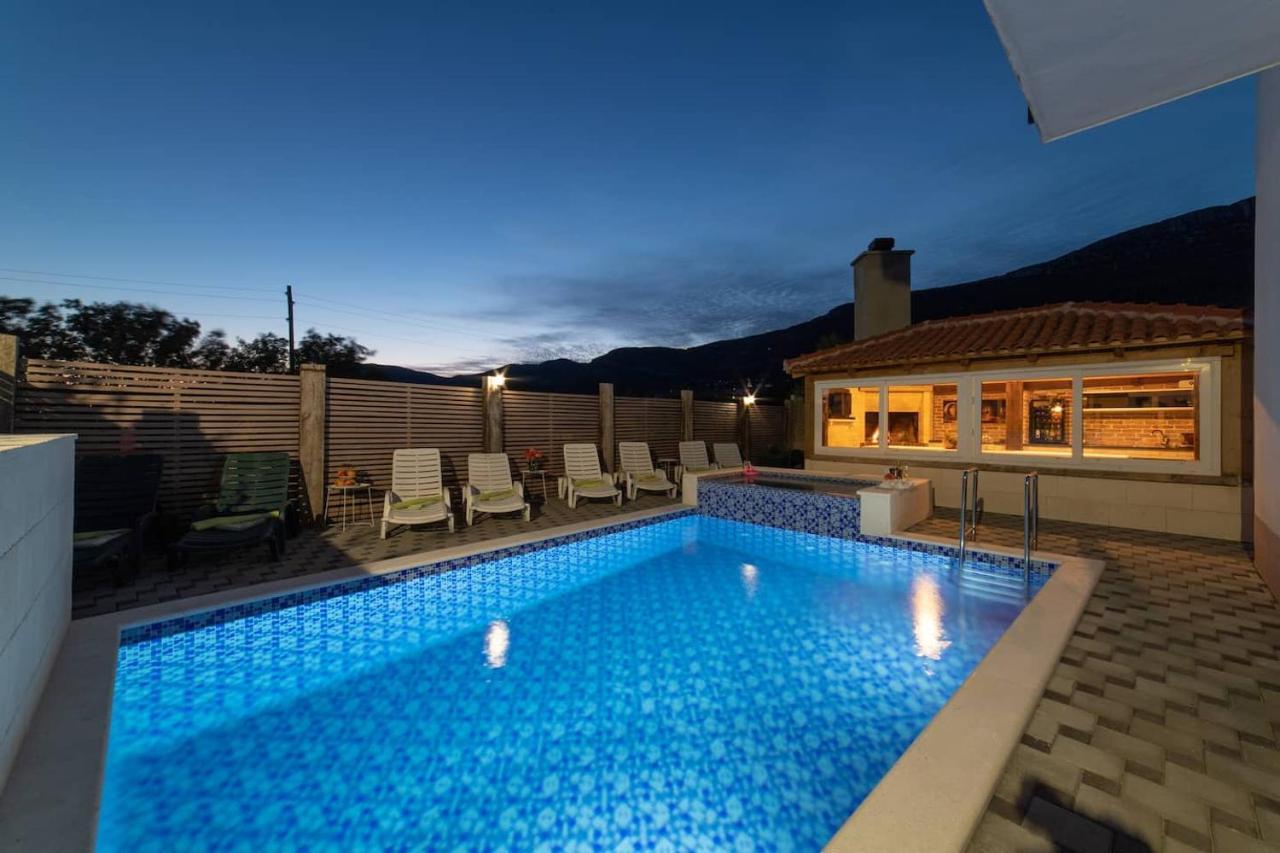 Holiday Home Chester With Heated Pool Kaštela Eksteriør billede