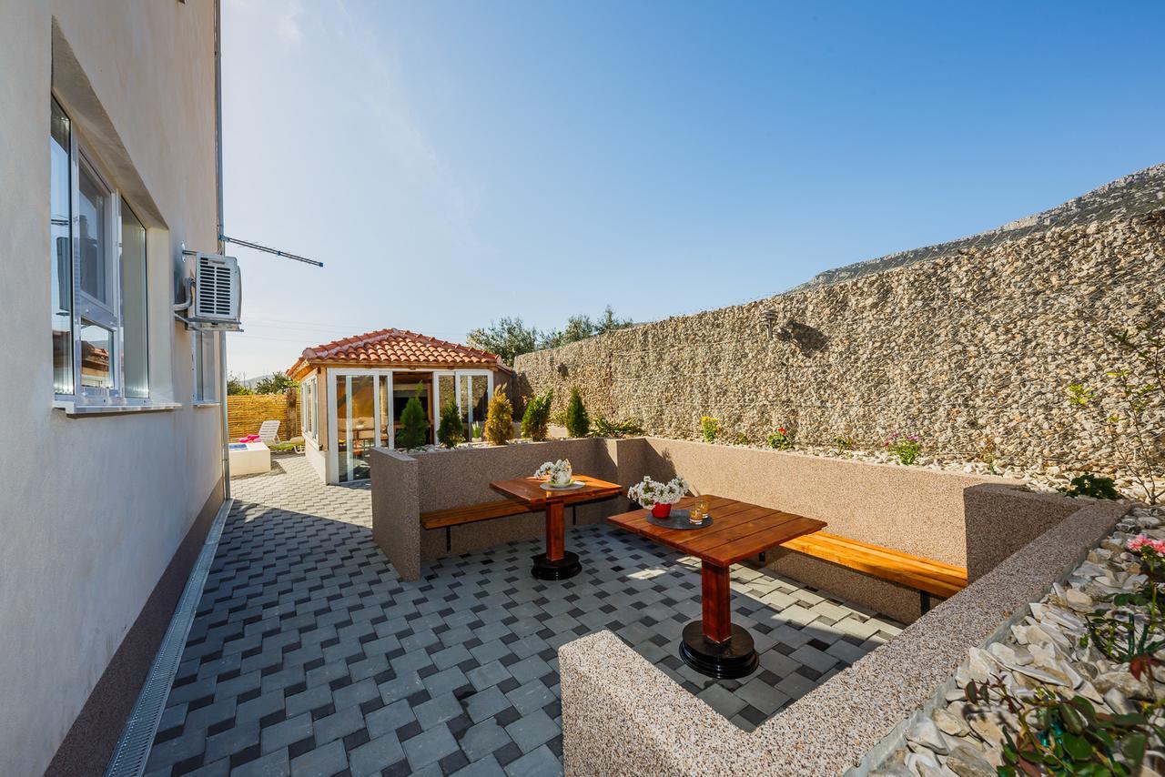 Holiday Home Chester With Heated Pool Kaštela Eksteriør billede